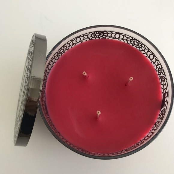 BBW Vampire Blood candle - Picture 2 of 3